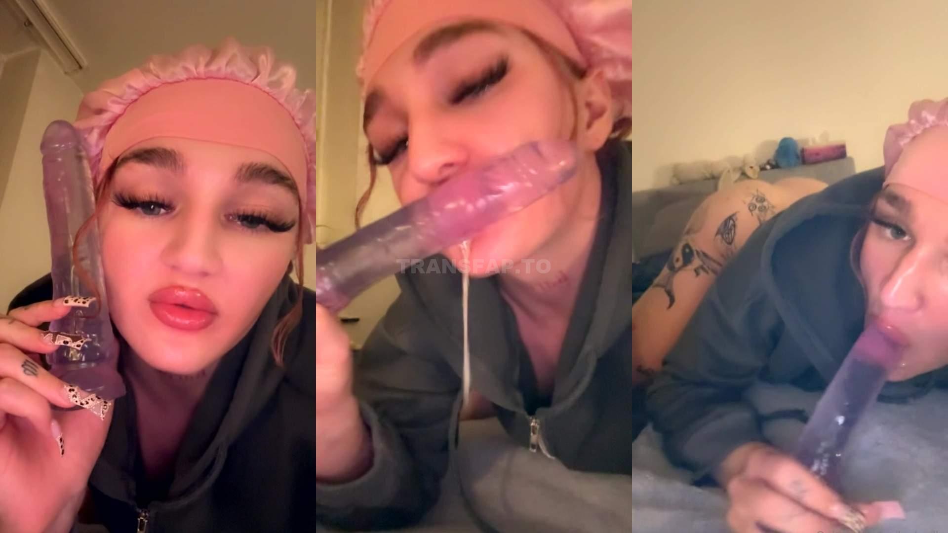 Leobadb Aka Cleobadb Sucks A Dildo Like A Pro Onlyfans Leaked Video